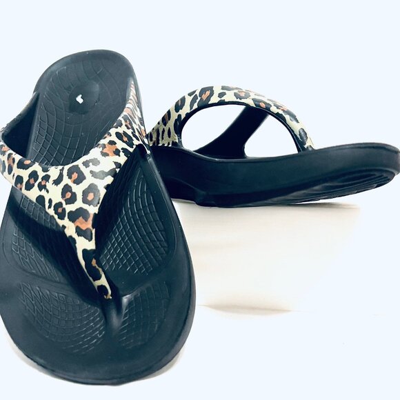 Reel Legends-Unisex-Black/Leopard Print Flip Flops-Arch Support-W 9, M 7-Comfy - Picture 3 of 16